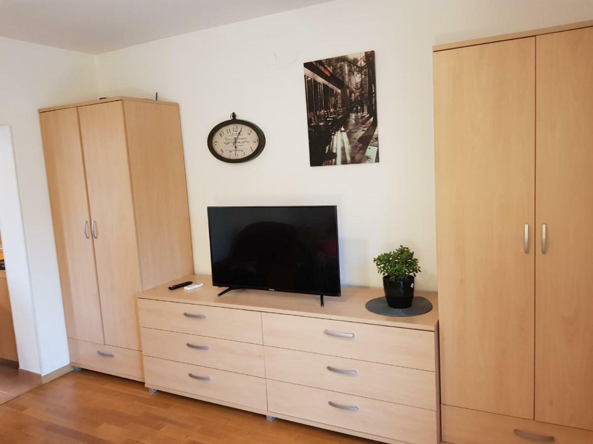 Apartment Tina By The Beach Pjescana Uvala Exterior foto
