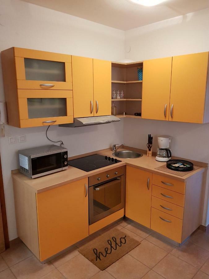 Apartment Tina By The Beach Pjescana Uvala Exterior foto
