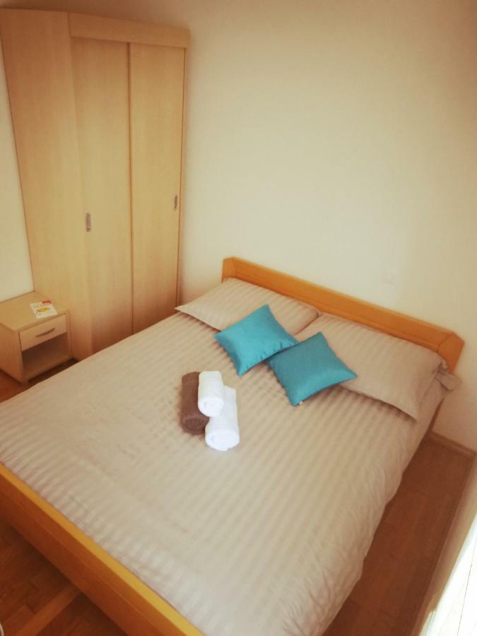 Apartment Tina By The Beach Pjescana Uvala Exterior foto