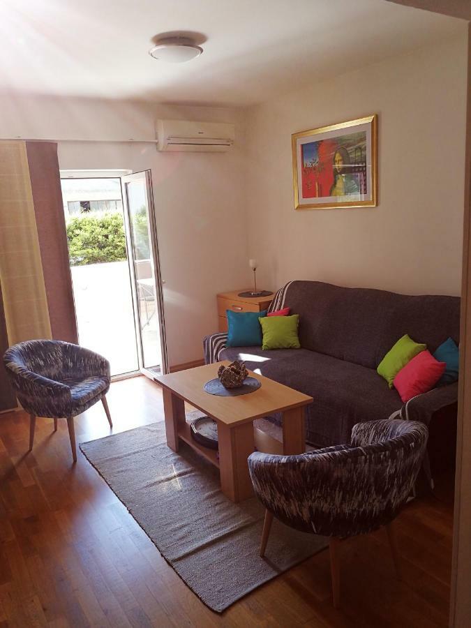 Apartment Tina By The Beach Pjescana Uvala Exterior foto